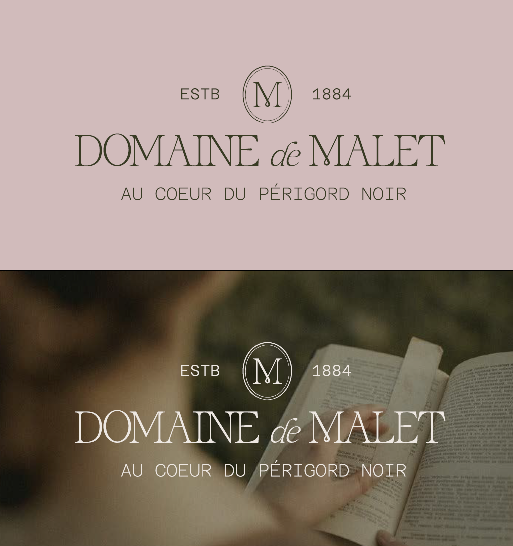 Logo secondaire du Domaine de Malet avec monogramme M, mention ESTB 1884 et baseline Au cœur du Périgord Noir, sur rose poudré et sur photo
