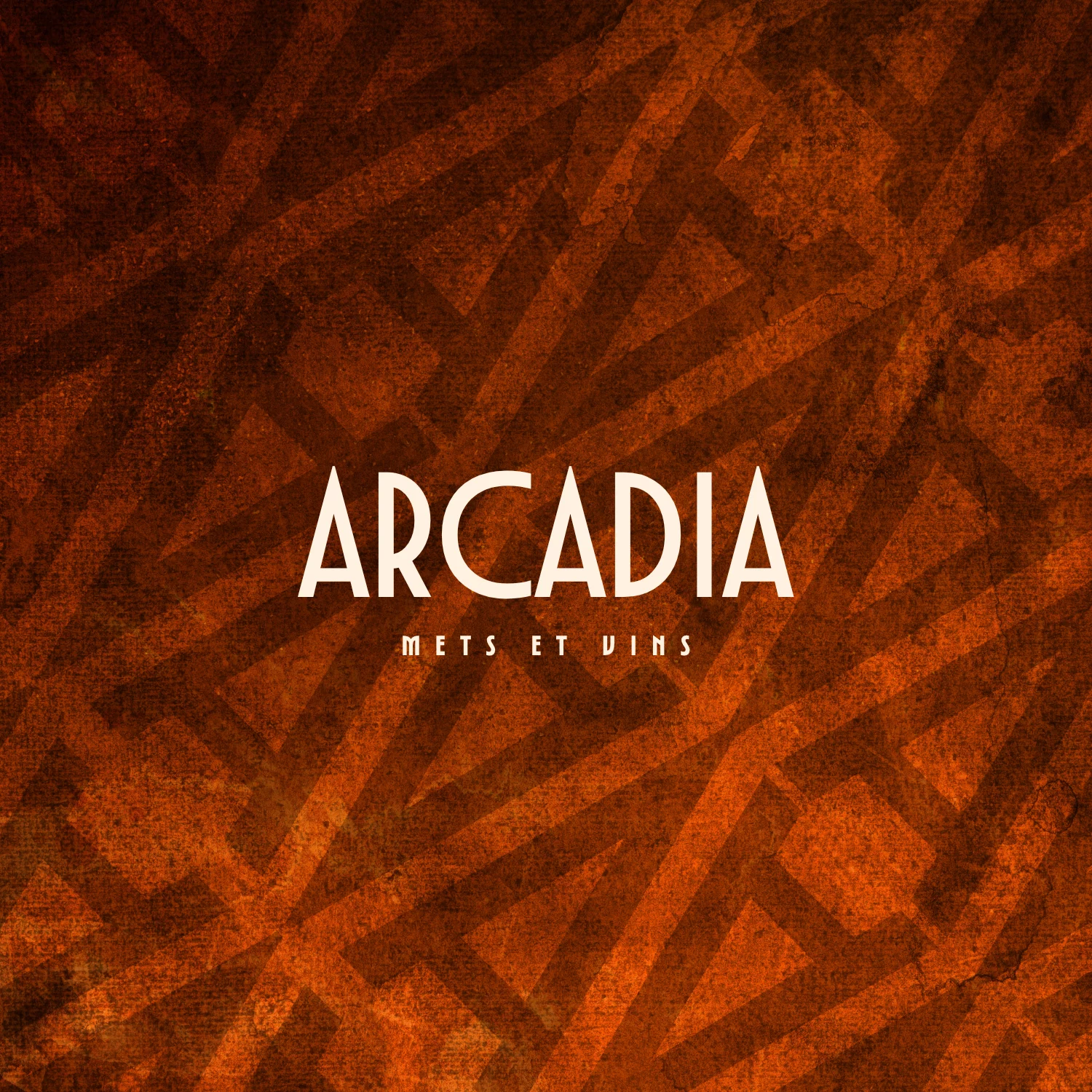 Logo Arcadia « Mets et vins » en typographie art déco sur texture acajou, créé par ALIOKI